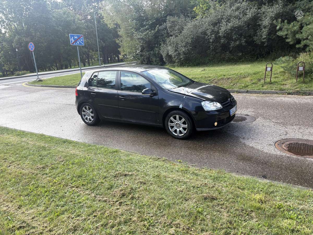 Volkswagen Golf - 1