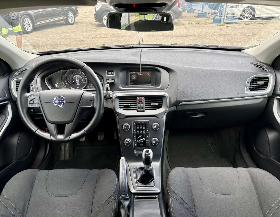 Volvo V40, 1.6 l., hatchback