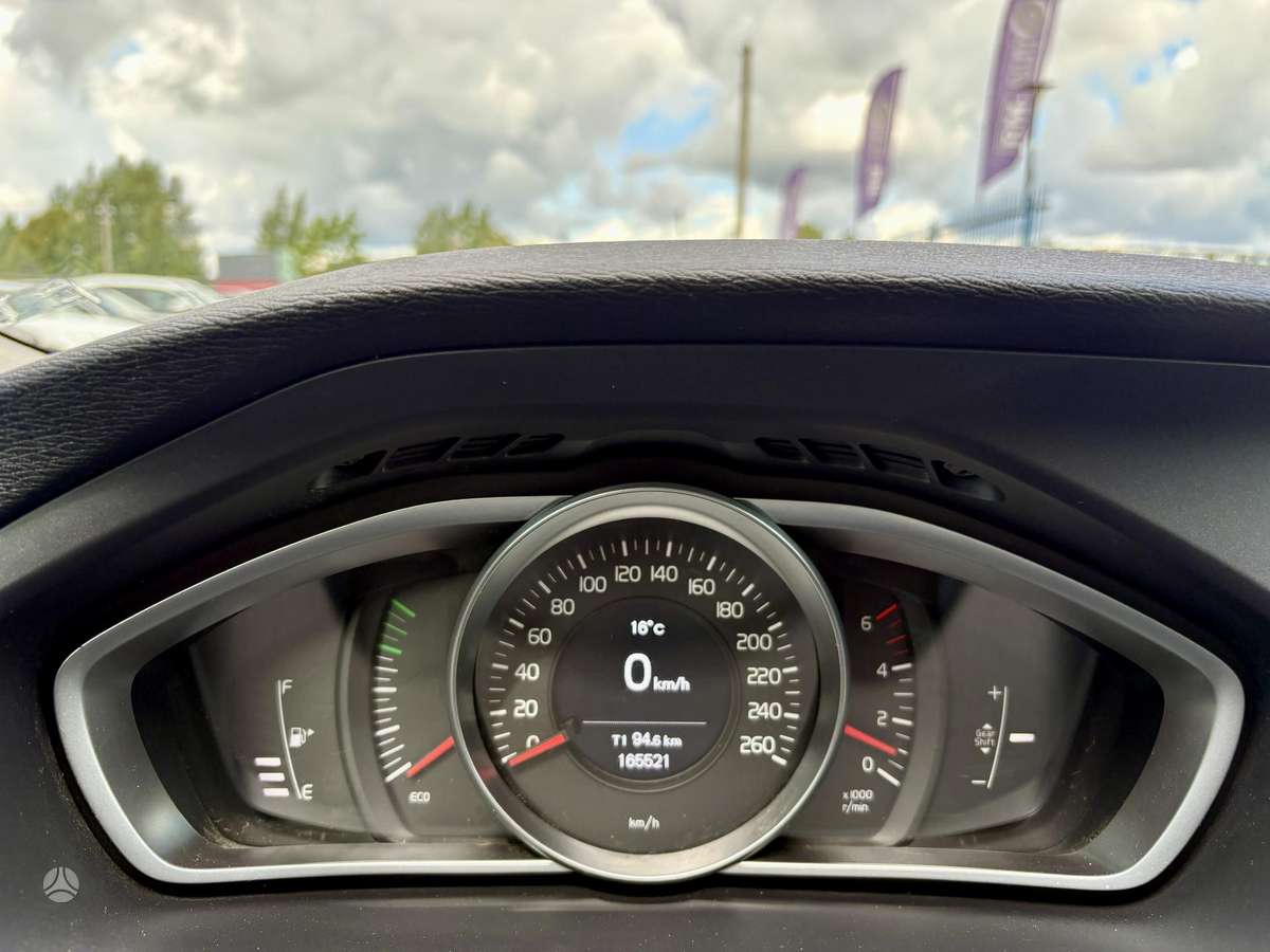 Volvo V40, 1.6 l., hatchback