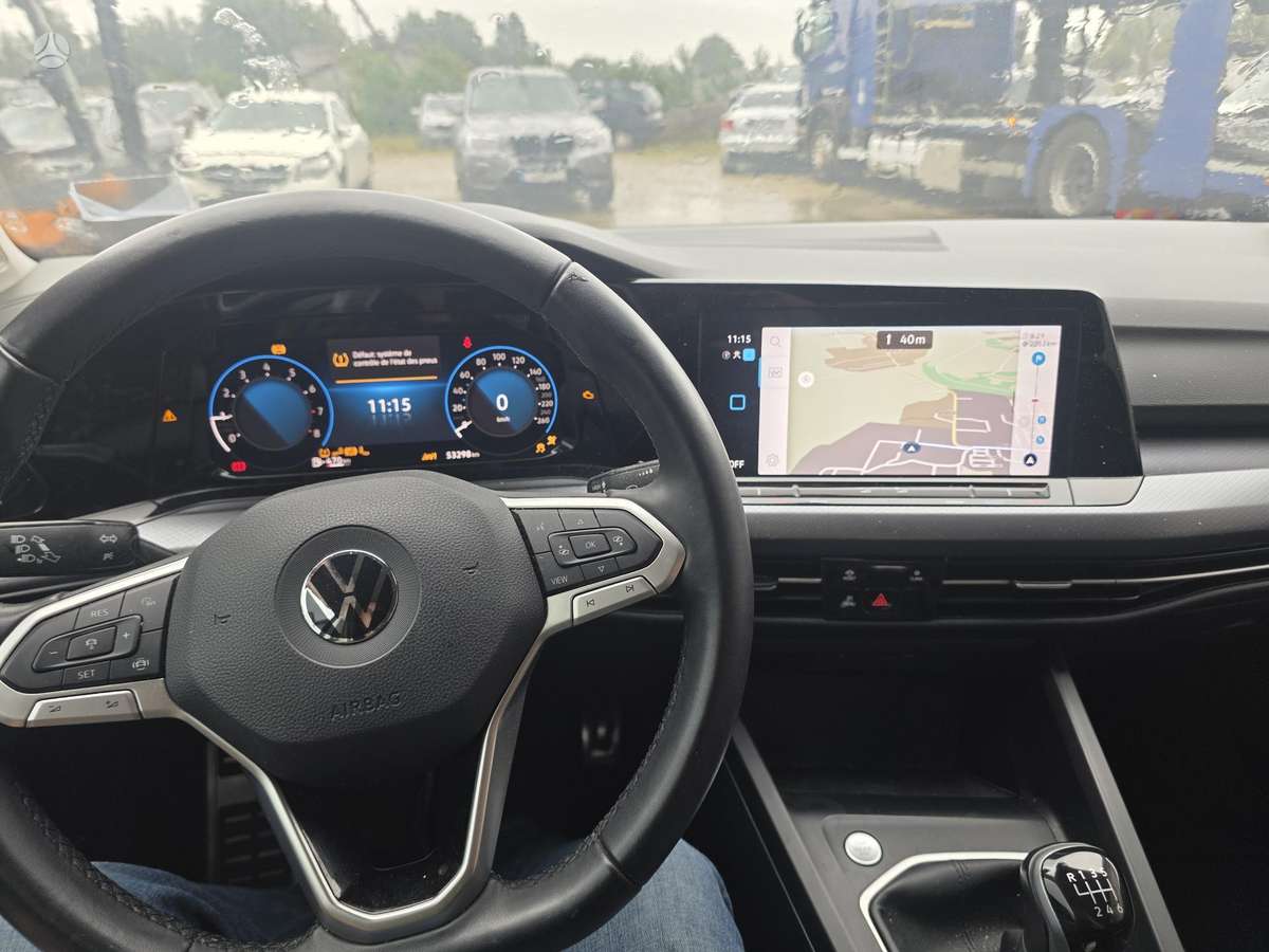 Volkswagen Golf - 8
