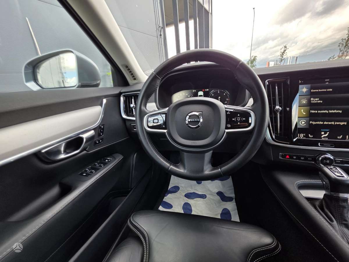 Volvo S90 - 11