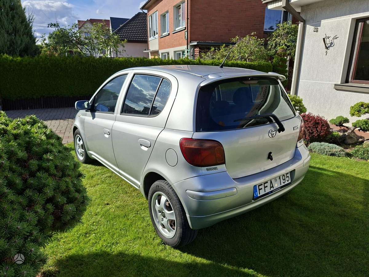 Toyota Yaris - 4