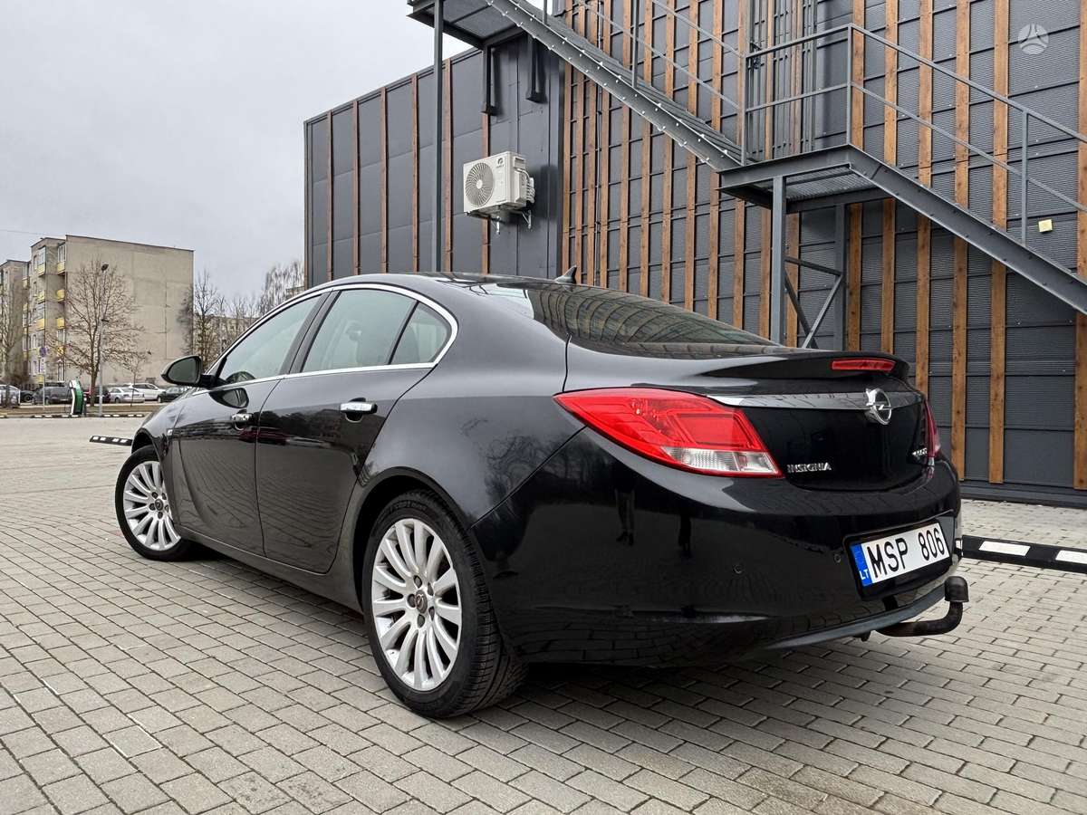 Opel Insignia, 2.0 l., Седан