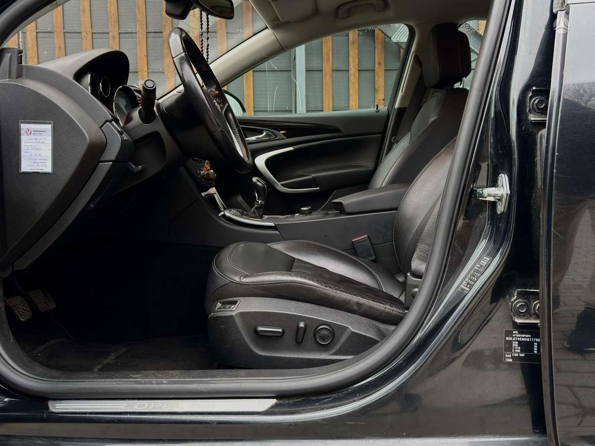 Opel Insignia, 2.0 l., Седан