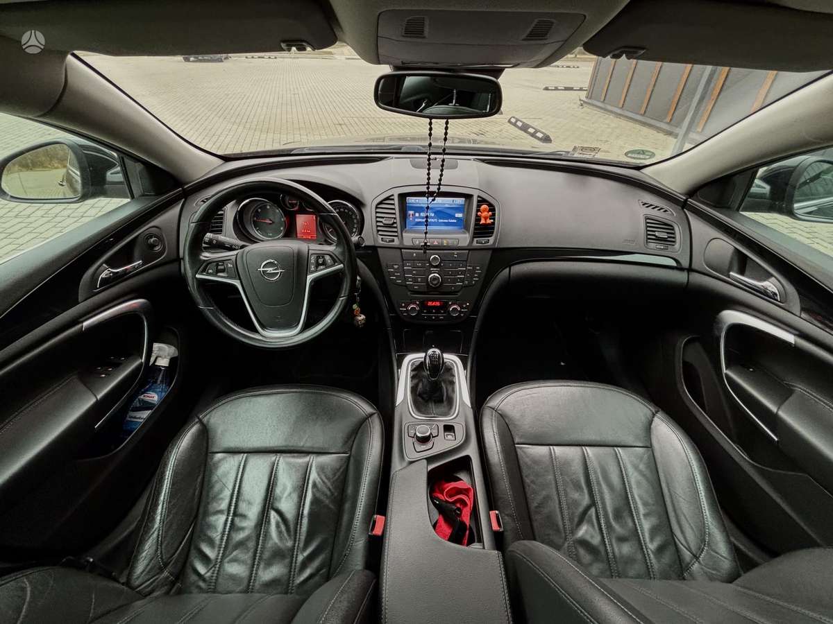 Opel Insignia, 2.0 l., Седан