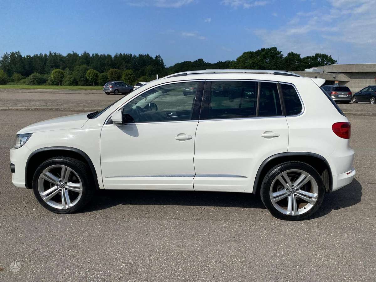 Volkswagen Tiguan - 1