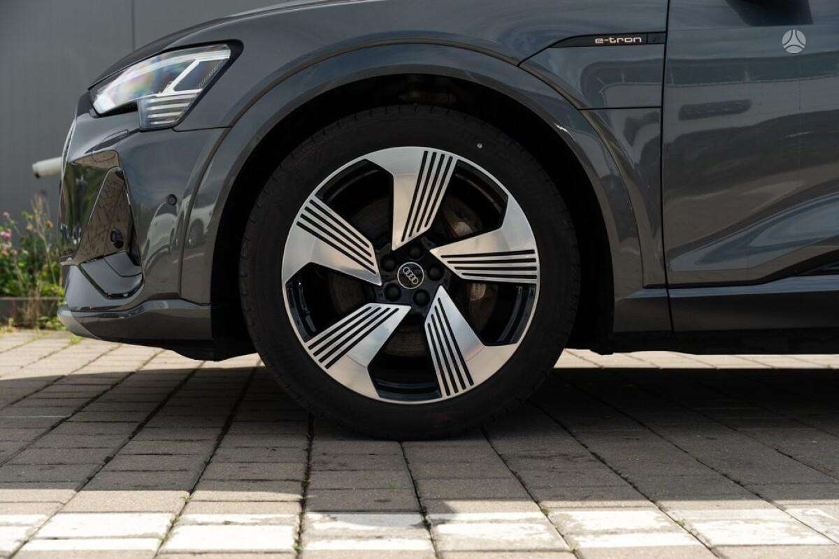 Audi e-tron, Внедорожник / Кроссовер
