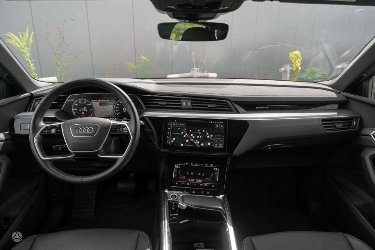 Audi e-tron, Внедорожник / Кроссовер