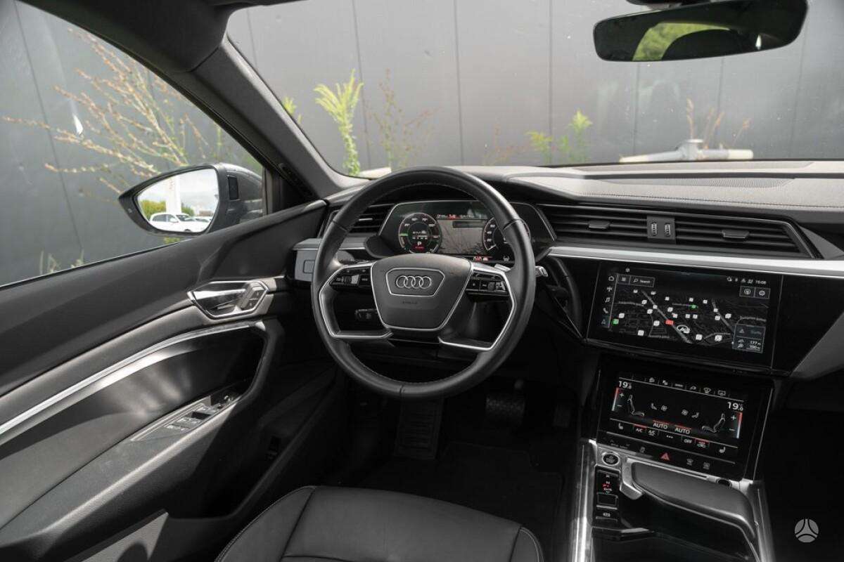 Audi e-tron, Внедорожник / Кроссовер