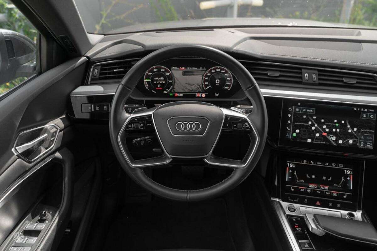Audi e-tron, Внедорожник / Кроссовер