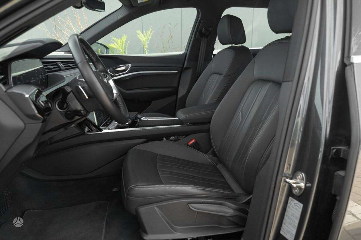 Audi e-tron, Внедорожник / Кроссовер