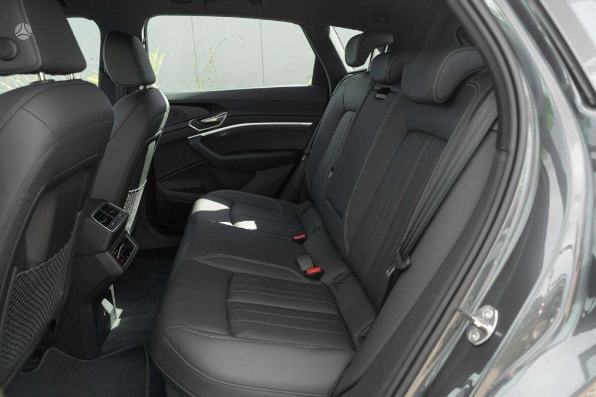 Audi e-tron, Внедорожник / Кроссовер