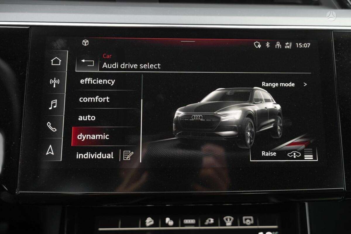 Audi e-tron, Внедорожник / Кроссовер