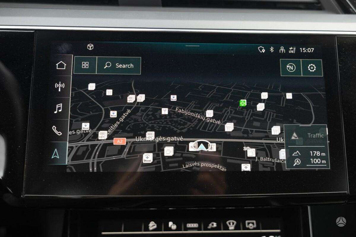 Audi e-tron, Внедорожник / Кроссовер
