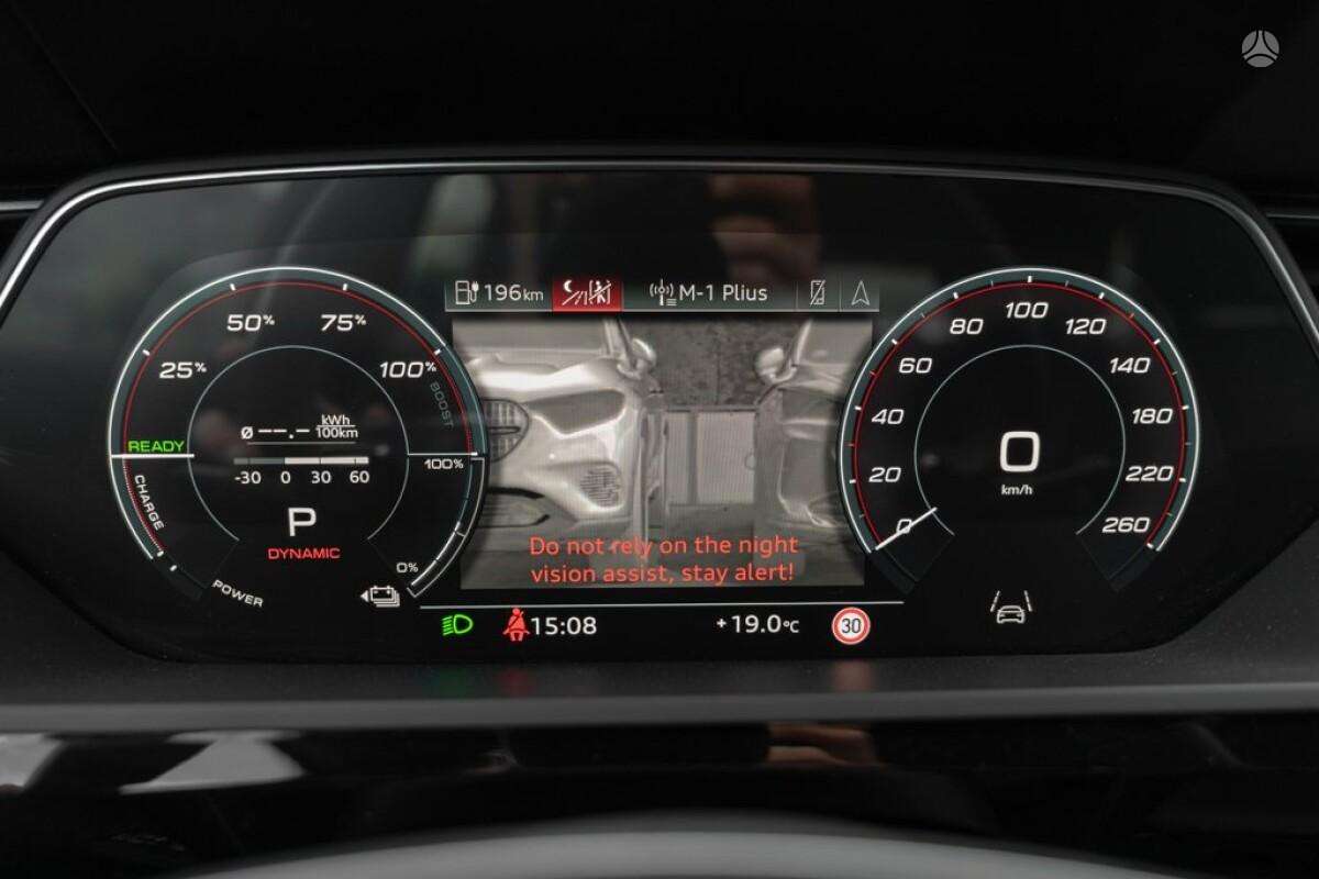 Audi e-tron, Внедорожник / Кроссовер