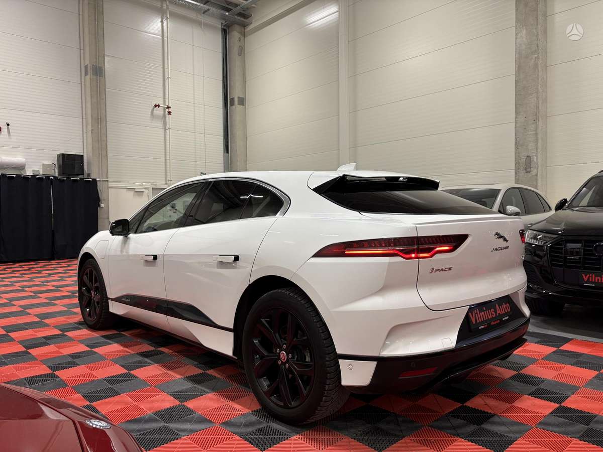 Jaguar I-Pace, off-road / crossover
