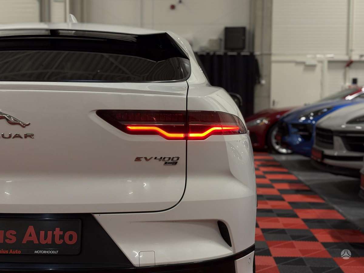 Jaguar I-Pace, off-road / crossover