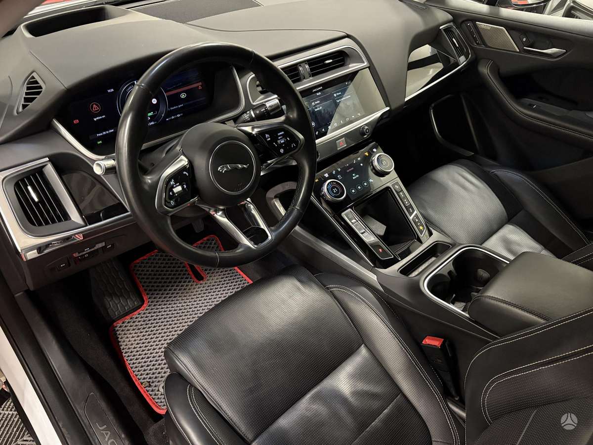 Jaguar I-Pace, off-road / crossover