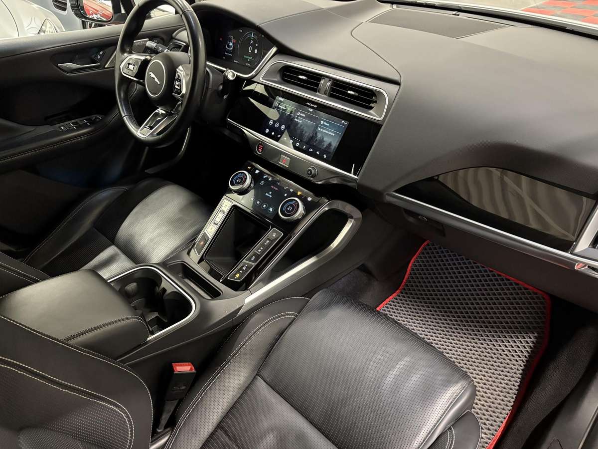 Jaguar I-Pace, off-road / crossover