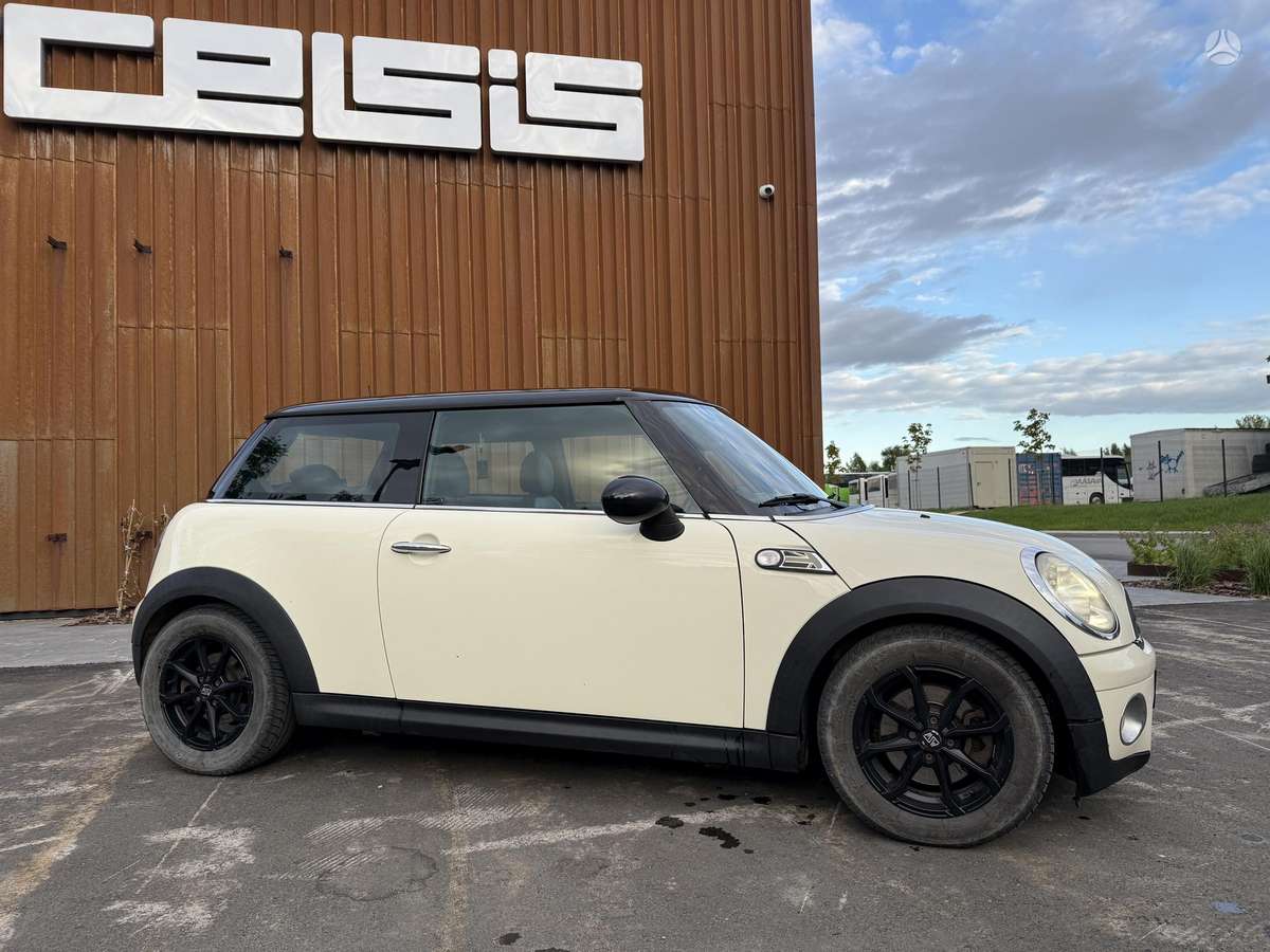 Mini Cooper, 1.6 l., hatchback