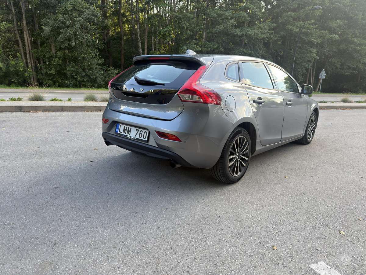 Volvo V40, 2.0 l., hatchback