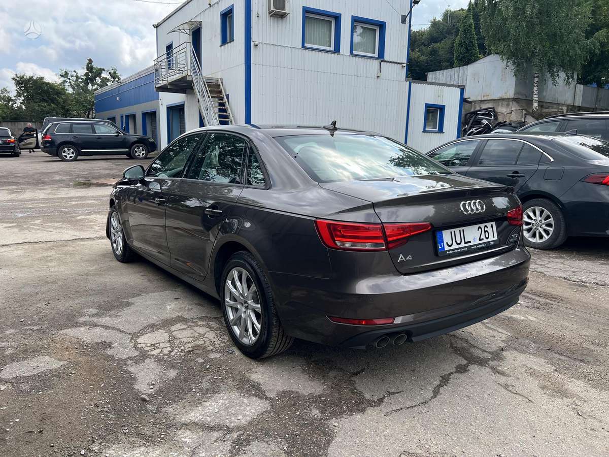 Audi A4, 2.0 l., Седан