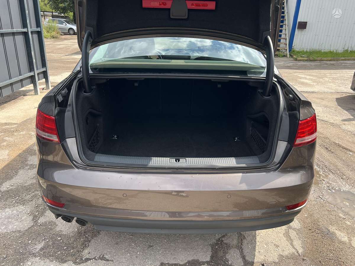 Audi A4, 2.0 l., Седан