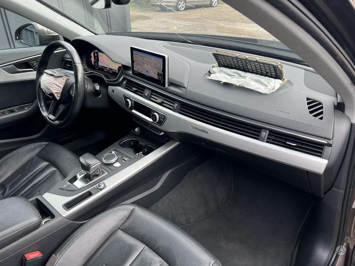 Audi A4, 2.0 l., Седан