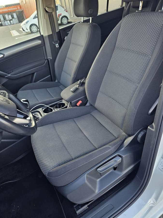Volkswagen Touran - 12