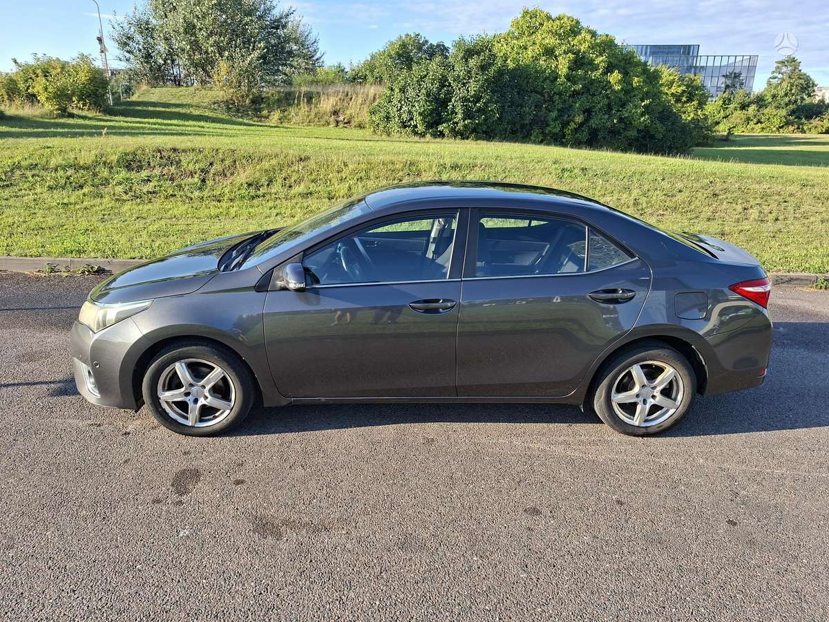 Toyota Corolla - 1