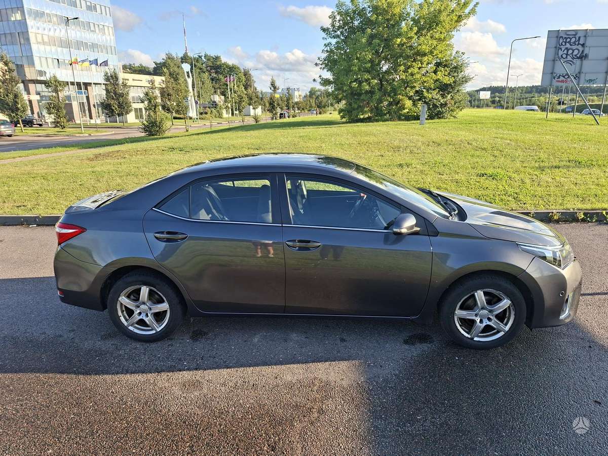 Toyota Corolla - 2