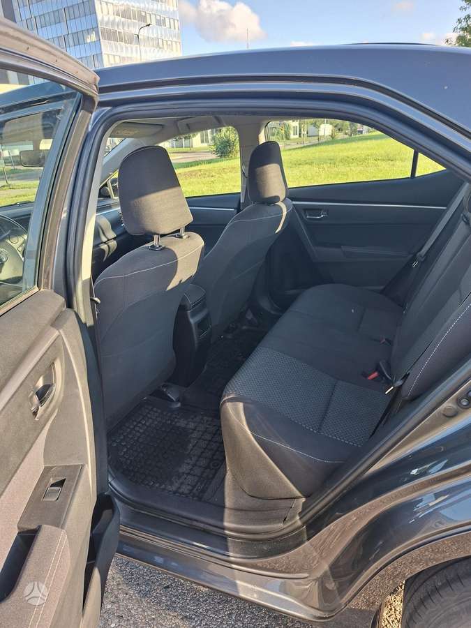 Toyota Corolla - 12