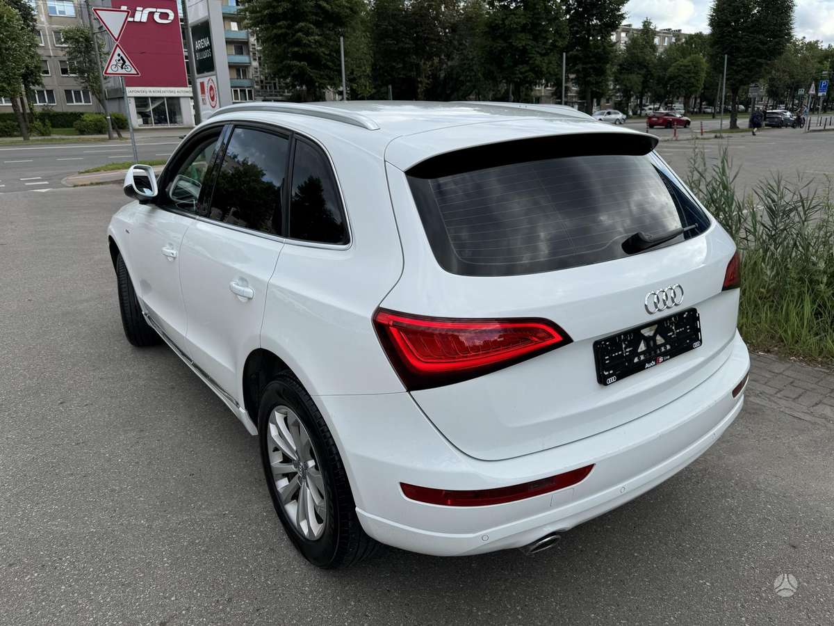 Audi Q5, 2.0 l., off-road / crossover