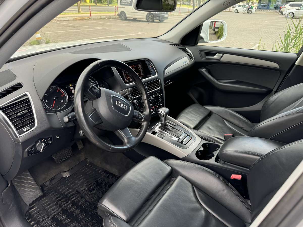 Audi Q5, 2.0 l., off-road / crossover