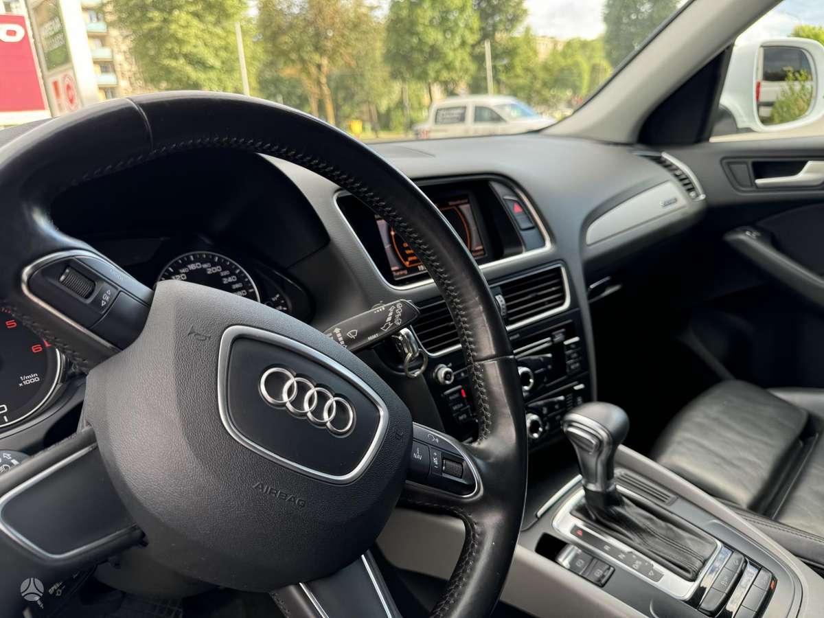 Audi Q5, 2.0 l., off-road / crossover