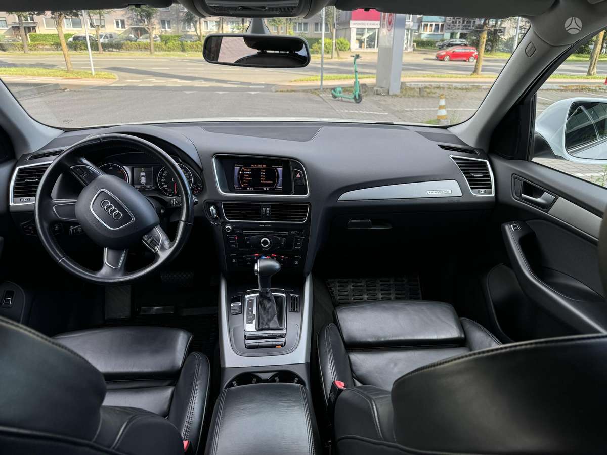 Audi Q5, 2.0 l., off-road / crossover