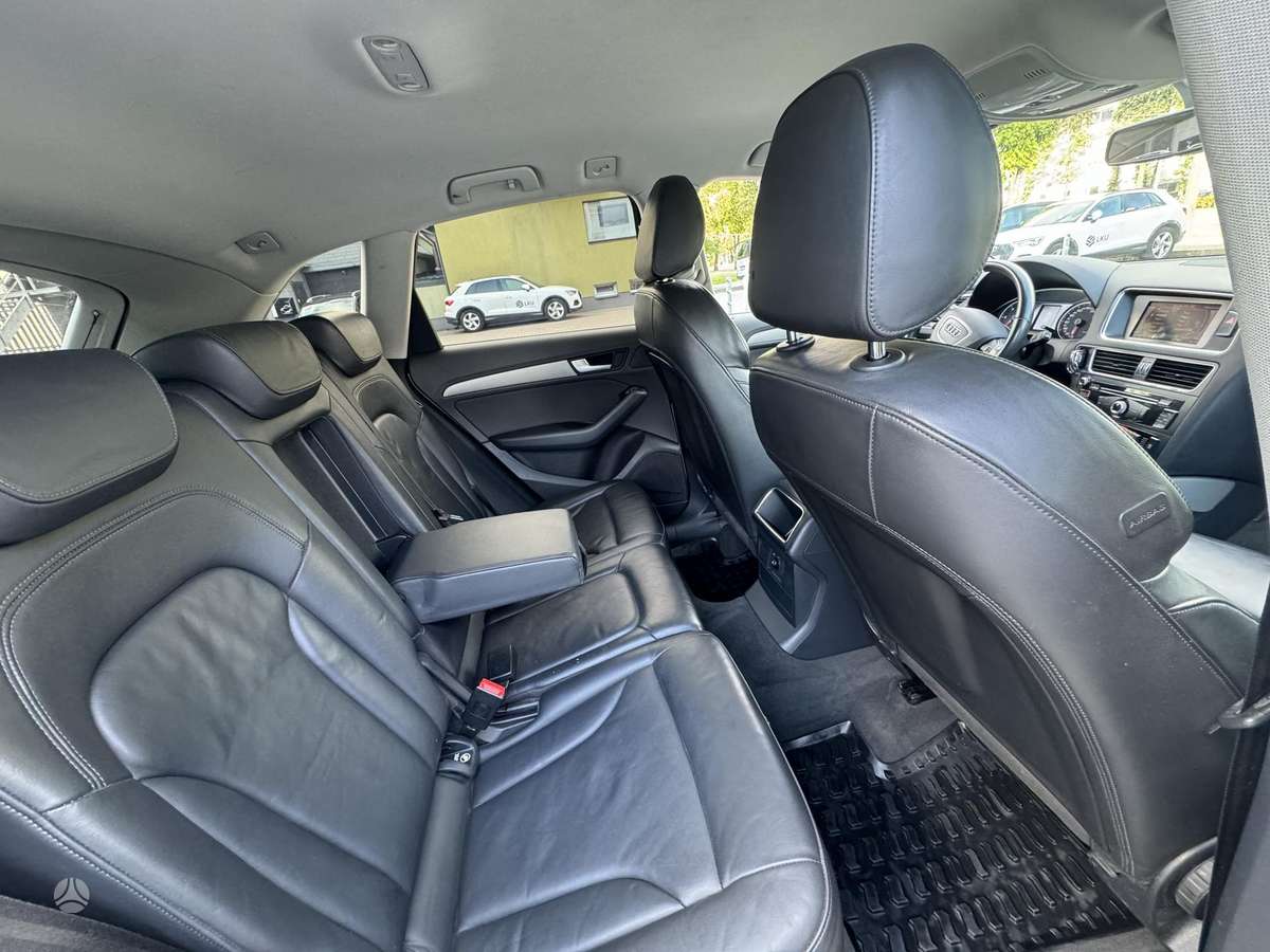 Audi Q5, 2.0 l., off-road / crossover