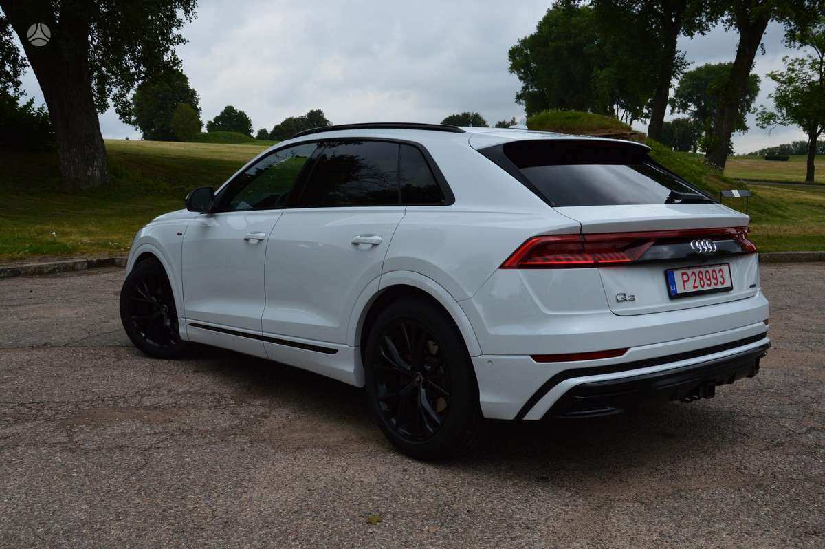 Audi Q8, off-road / crossover