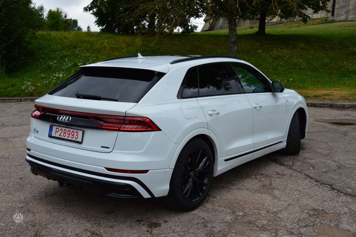 Audi Q8, off-road / crossover