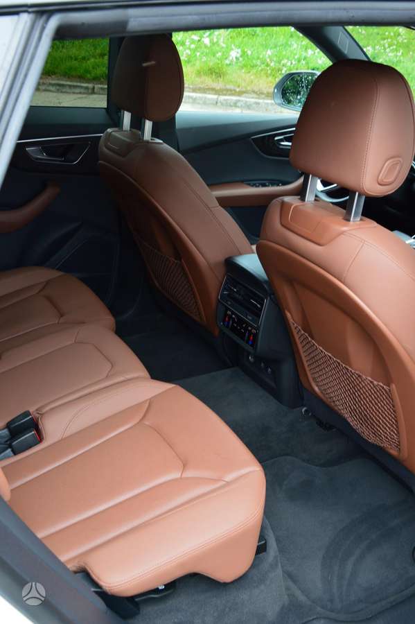 Audi Q8, off-road / crossover