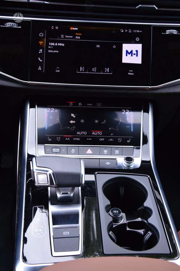 Audi Q8, off-road / crossover
