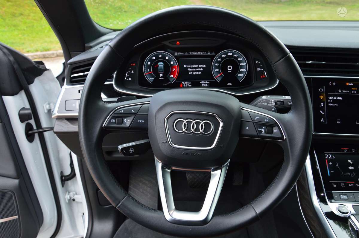 Audi Q8, off-road / crossover
