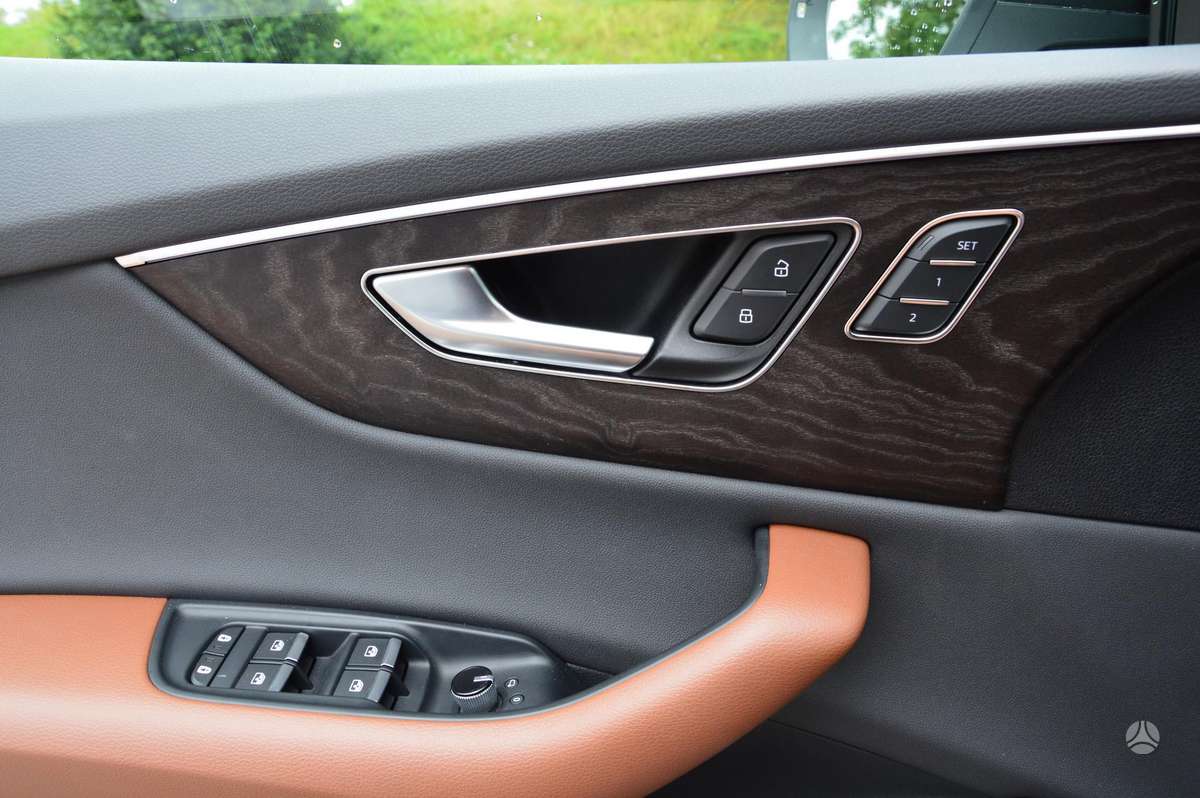 Audi Q8, off-road / crossover
