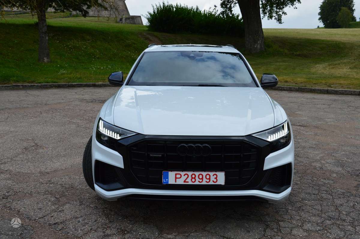 Audi Q8, off-road / crossover