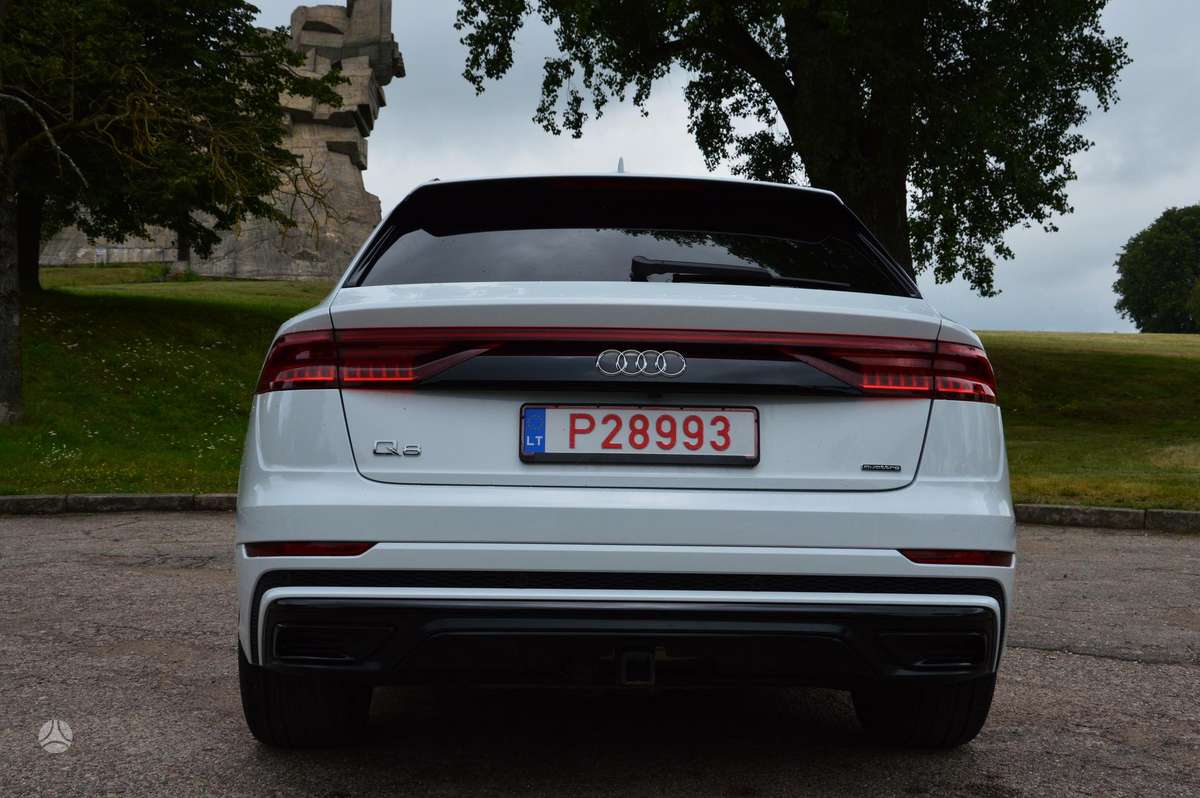 Audi Q8, off-road / crossover