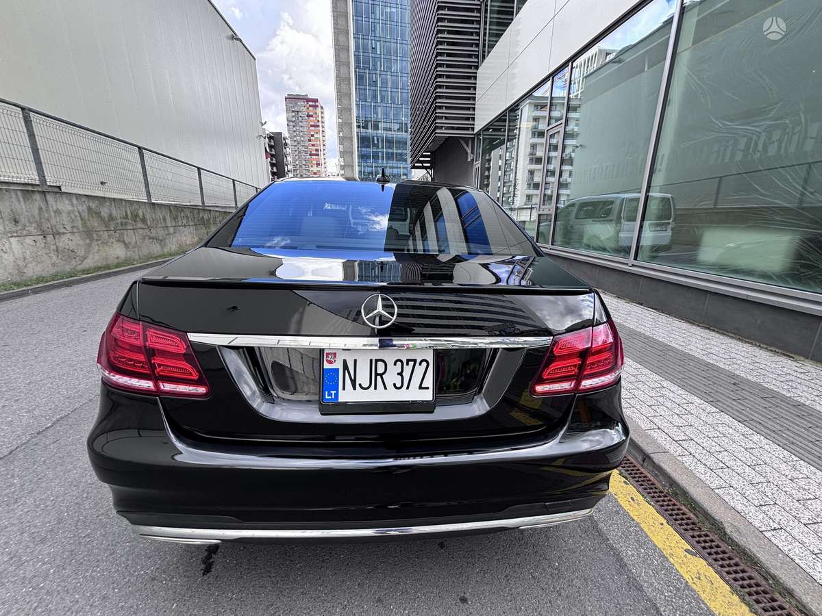 Mercedes-Benz E350, 3.5 l., Седан