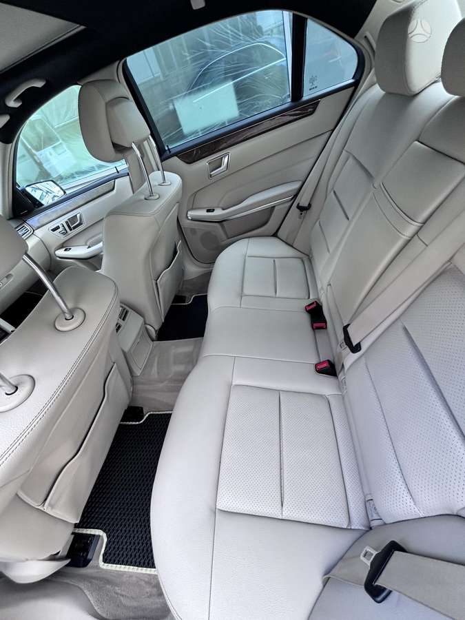 Mercedes-Benz E350, 3.5 l., Седан