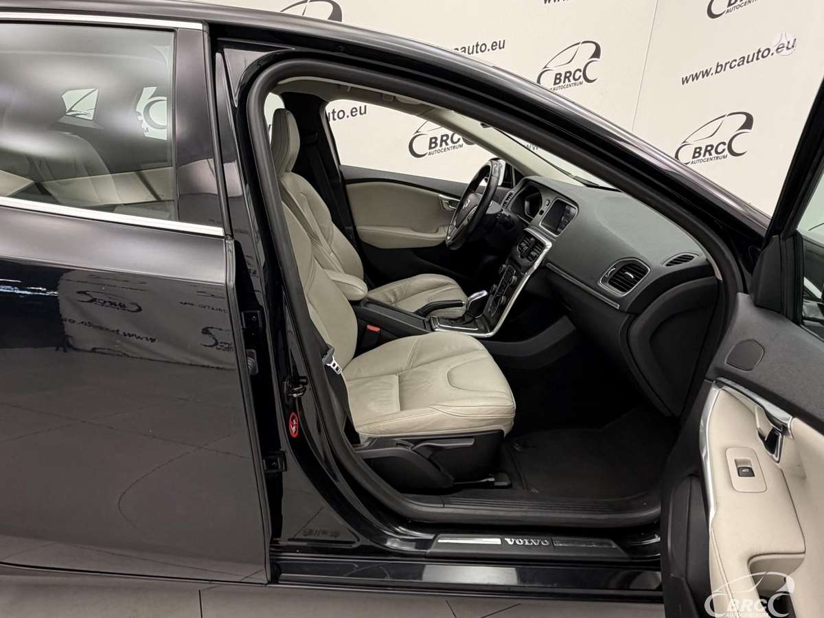 Volvo V40, 2.0 l., hatchback