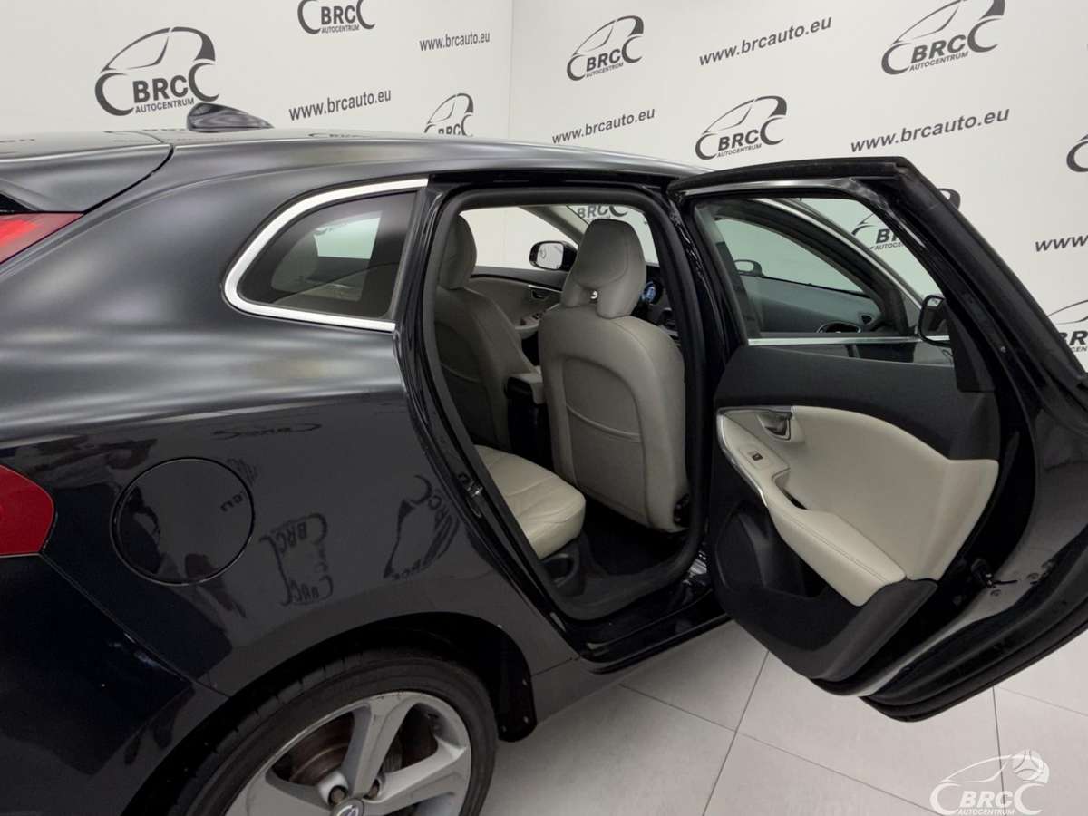 Volvo V40, 2.0 l., hatchback