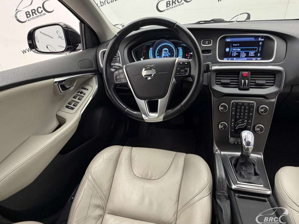Volvo V40, 2.0 l., hatchback